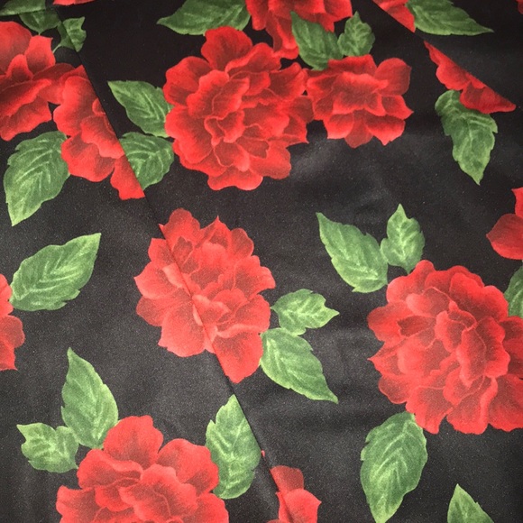 NWOT Super fun rose skater skirt - Picture 2 of 2